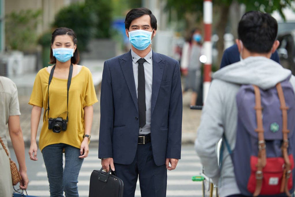 戴防护面具的商人图片 戴防护面具的商人图片