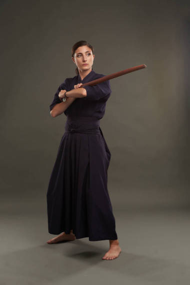 身著傳統(tǒng)服飾的女戰(zhàn)士