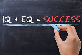 黑板上的成功激励短语图片