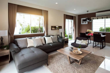 美麗的室內(nèi)硬木地板和視圖的新勒克斯