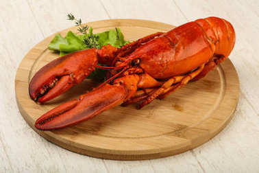 美味的水煮的龙虾图片