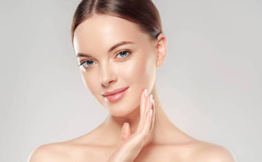 潔凈清新皮膚的女人照片