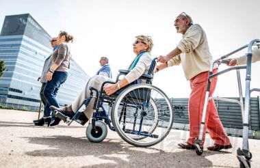 老年人在公園花時間