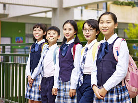 一群亚洲小学孩子的画像图片