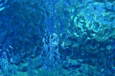 生動的藍(lán)色彩繪玻璃