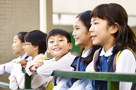群的亚洲第二代学生图片