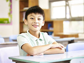 亚洲小学学生的肖像照片