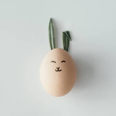 復(fù)活節(jié)彩蛋與兔子耳朵和臉