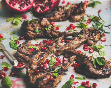 石榴的烤的羊肉排骨圖片