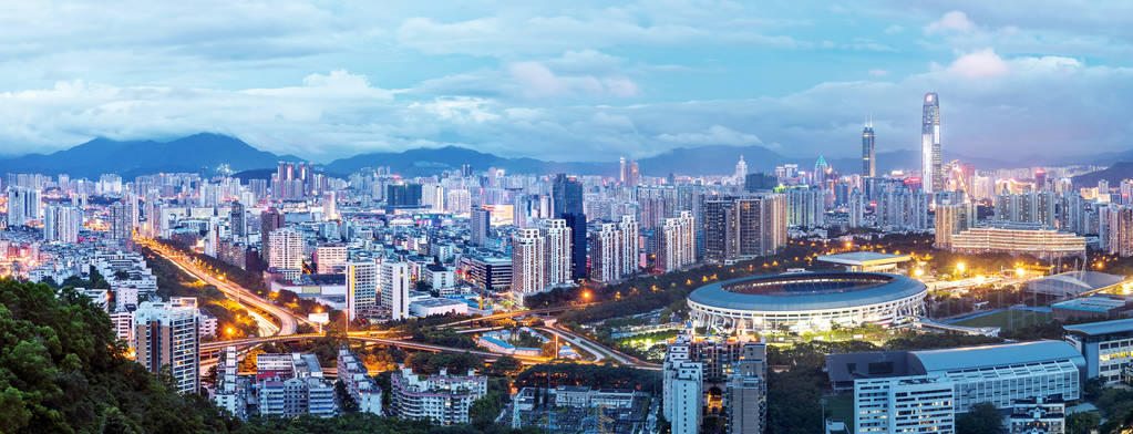 中国深圳市在夜里图片