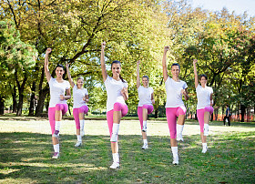 健美操课中妇女组