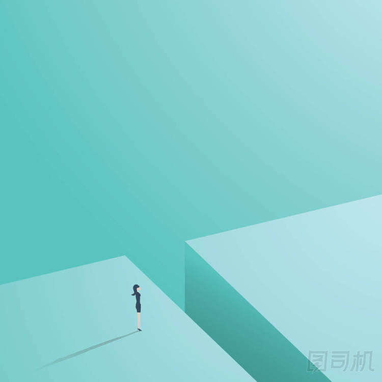 業(yè)務(wù)女人站在缺口前作為象征的挑戰(zhàn)為在職業(yè)生涯中的女商人在業(yè)務(wù)