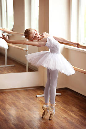 年轻漂亮芭蕾舞女演员图片