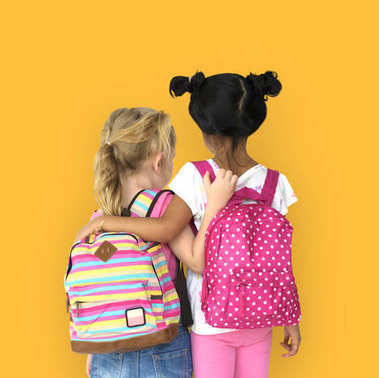 在工作室里袋可愛女孩