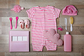 婴儿的衣服和配件