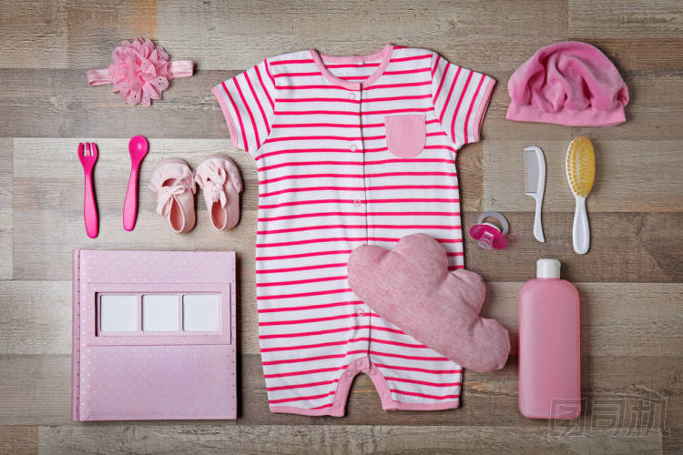嬰兒的衣服和配件