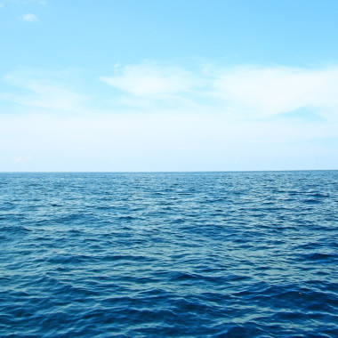 藍(lán)藍(lán)的天空和海景