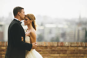 户外婚礼夫妇图片