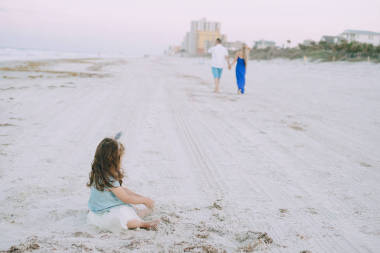 在海灘上的漂亮一族