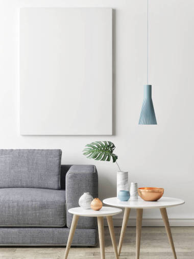 關(guān)閉了張海報(bào)在時(shí)髦客廳背景照片