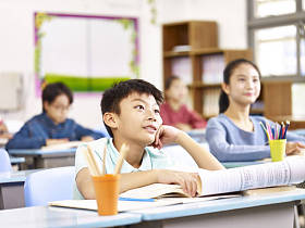 亚洲男生班图片