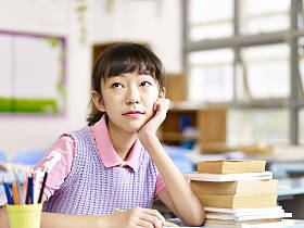 亚洲小学学生的思维在教室