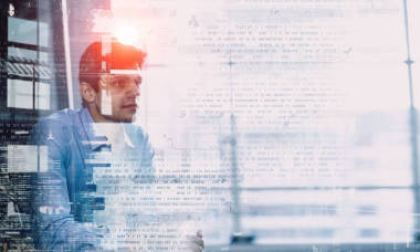 商人在辦公室的曝光。混合媒體