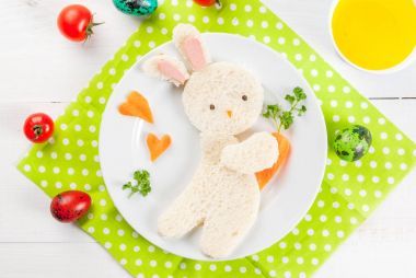 一只小兔子的形式來(lái)一塊三明治