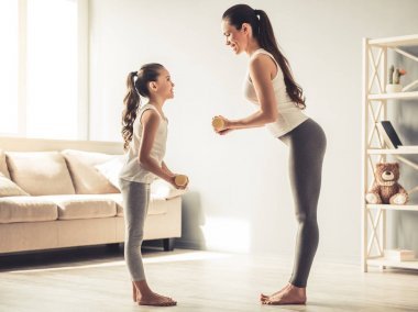 媽媽和女兒工作照片