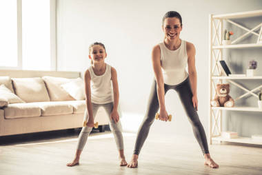 妈妈和女儿工作图片