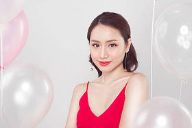 穿红衣服的女人