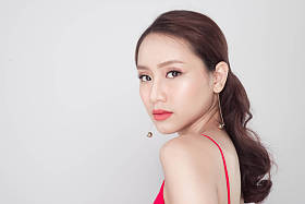 穿红衣服的女人图片