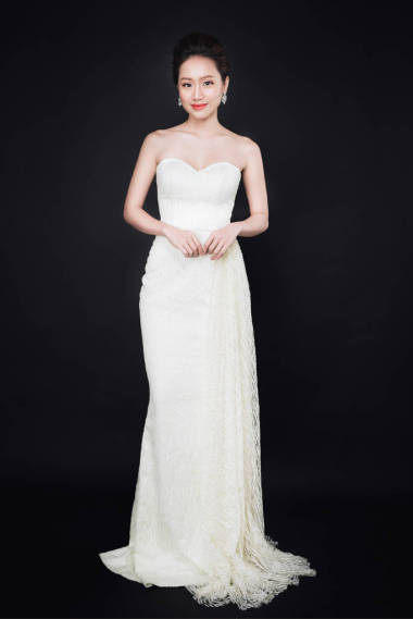 亚洲的女人，穿着白色连衣裙图片