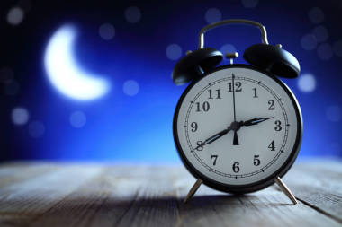 鬧鐘在深夜