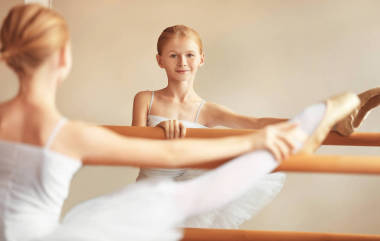 年轻漂亮芭蕾舞女演员图片