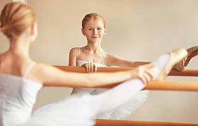 年轻漂亮芭蕾舞女演员图片