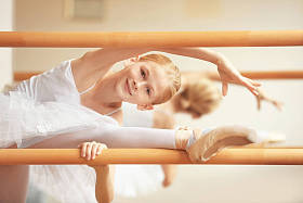 年轻漂亮芭蕾舞女演员