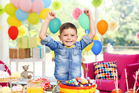 儿童的有趣的生日聚