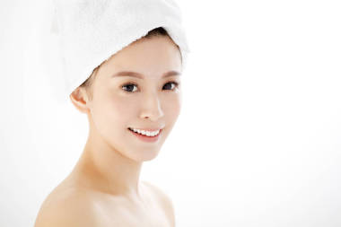 与健康皮肤特写年轻女人脸图片