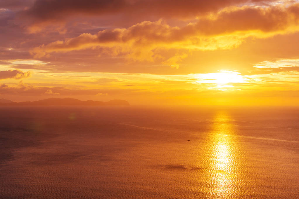 风景秀丽的多彩日落图片 风景秀丽的多彩日落图片