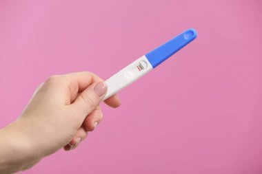 懷孕測(cè)試在手