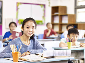 亚洲小学女生班
