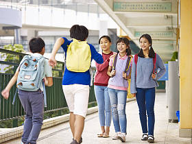 亚洲小学儿童
