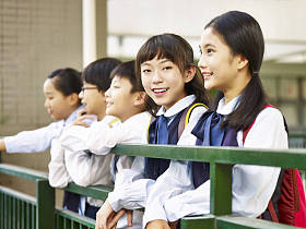 亚洲的小学女生图片
