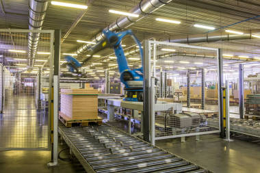 在生產(chǎn)中的自動(dòng)自足的機(jī)器人裝載機(jī)