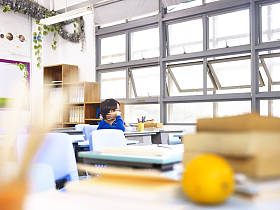 孤独的亚洲男生图片