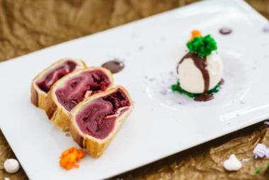 冰激淋的櫻桃餡圖片