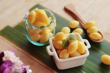 水煮的銀杏果仁或黃籽圖片