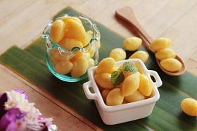 水煮的银杏果仁或黄籽图片