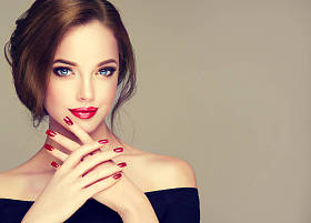 漂亮的女人和时尚化妆